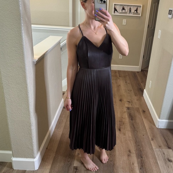 Banana Republic faux leather pleated dress - Picture 13 of 17